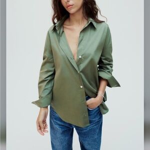 NWT Green Button Sown
